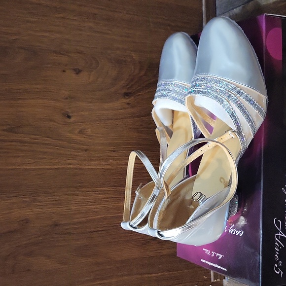 Women's Low Heel Sandal - Picture 2 of 3